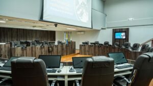 Câmara de Balneário Camboriú,sessão da Câmara de Balneário Camboriú,Câmara BC,projetos de lei em Balneário Camboriú,sessão de 19 de agosto,pauta da Câmara de BC,votação de projetos,política de Balneário Camboriú,Legislativo de Balneário Camboriú,política municipal em Santa Catarina,projetos de lei municipal,canais digitais para empresas,abertura de empresas,gestão de empresas,Deck Felipe Domingos Euflorzino,Praia de Taquarinhas,Rodovia Rodesindo Pavan,Avenida Prefeito Meirinho,indenização de área de terra,Santa Catarina