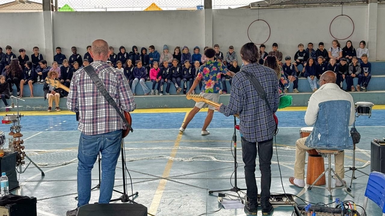 Cambaquí Memória Pexêra,projeto Cambaquí em Itajaí,Memória Pexêra Itajaí,cultura de Itajaí,cultura local de Itajaí,música em Itajaí,teatro nas escolas de Itajaí,projeto cultural em Itajaí,educação cultural em Itajaí,escolas públicas de Itajaí,cultura catarinense,identidade cultural de Itajaí,Grupo Cambaquí,Elton Mendes,música regional de Itajaí,cultura popular em Itajaí,Lei de Incentivo à Cultura,Fundação Cultural de Itajaí,Prefeitura de Itajaí,projeto educativo em Itajaí,memória cultural de Itajaí,tradições de Itajaí,história de Itajaí,apresentações gratuitas em Itajaí,atividades culturais para estudantes
