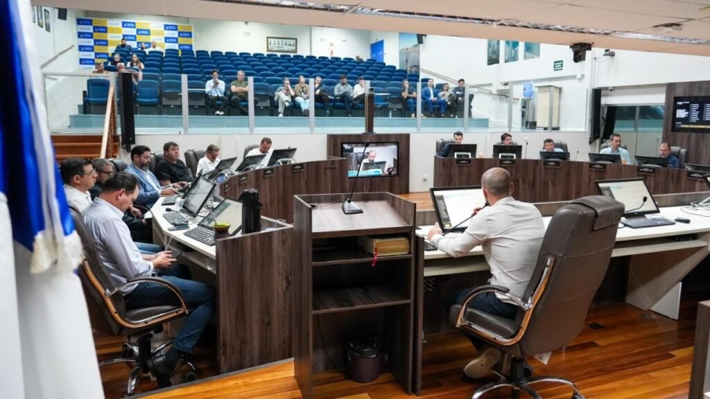 Câmara de Balneário Camboriú,projetos da Prefeitura de Balneário Camboriú,Câmara de BC,projetos aprovados em Balneário Camboriú,sessão da Câmara de Balneário Camboriú,projetos de lei Balneário Camboriú,Prefeitura de Balneário Camboriú,projeto Deck Felipe Domingos Euflorzino,Deck Felipe Domingos Euflorzino,Praia de Taquarinhas,passarela em Taquarinhas,Rodovia Rodesindo Pavan,Projeto de Lei 152/2026,Projeto de Lei 162/2026,indenização de área de terra em Balneário Camboriú,Avenida Prefeito Meirinho,Câmara Municipal de Balneário Camboriú,votação Câmara de BC,política em Balneário Camboriú,sessão ordinária Câmara de BC,projetos do Poder Executivo