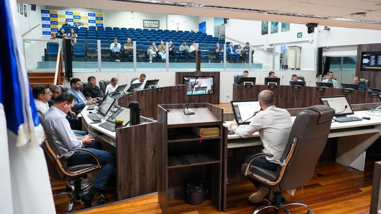 Câmara de Balneário Camboriú,projetos da Prefeitura de Balneário Camboriú,Câmara de BC,projetos aprovados em Balneário Camboriú,sessão da Câmara de Balneário Camboriú,projetos de lei Balneário Camboriú,Prefeitura de Balneário Camboriú,projeto Deck Felipe Domingos Euflorzino,Deck Felipe Domingos Euflorzino,Praia de Taquarinhas,passarela em Taquarinhas,Rodovia Rodesindo Pavan,Projeto de Lei 152/2026,Projeto de Lei 162/2026,indenização de área de terra em Balneário Camboriú,Avenida Prefeito Meirinho,Câmara Municipal de Balneário Camboriú,votação Câmara de BC,política em Balneário Camboriú,sessão ordinária Câmara de BC,projetos do Poder Executivo