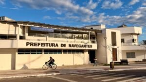 aniversário de Navegantes,64 anos de Navegantes,feriado em Navegantes,Prefeitura de Navegantes,funcionamento da Prefeitura de Navegantes,serviços públicos em Navegantes,repartições públicas fechadas,feriado municipal em Navegantes,serviços essenciais,saúde em Navegantes,coleta de lixo em Navegantes,transporte público em Navegantes,Transporte Dengo Dengo,Defesa Civil de Navegantes,Navetran,Guarda Municipal de Trânsito,SASAN,atendimento de urgência em Navegantes,Hospital Nossa Senhora dos Navegantes,funcionamento no feriado