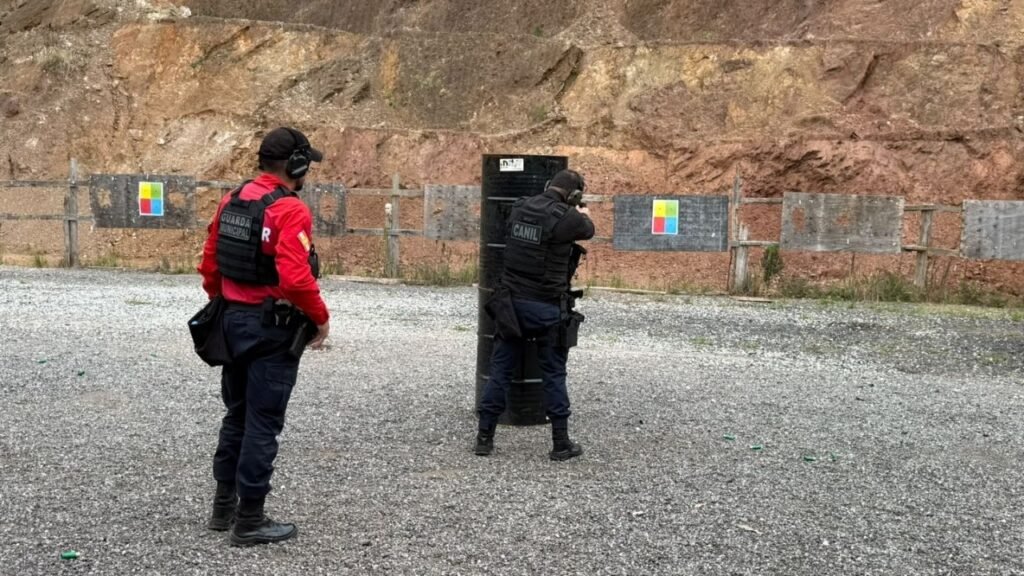 Guarda Municipal de Itapema,treinamento Guarda Municipal Itapema,porte de arma Guarda Municipal,manutenção do porte de arma,treinamento anual Guarda Municipal,capacitação da Guarda Municipal,Polícia Federal porte de arma,segurança pública em Itapema,agentes da Guarda Municipal,treinamento para porte de arma,qualificação Guarda Municipal,capacitação de agentes públicos,treinamento de segurança,manuseio de arma de fogo,fundamentos de tiro,normas da Guarda Municipal,protocolos de segurança,habilitação contínua Guarda Municipal,atualização profissional agentes,Guarda Municipal de Itapema treinamento,segurança pública Itapema SC,treinamento anual porte de arma de fogo,qualificação dos agentes de segurança,capacitação profissional em Itapema