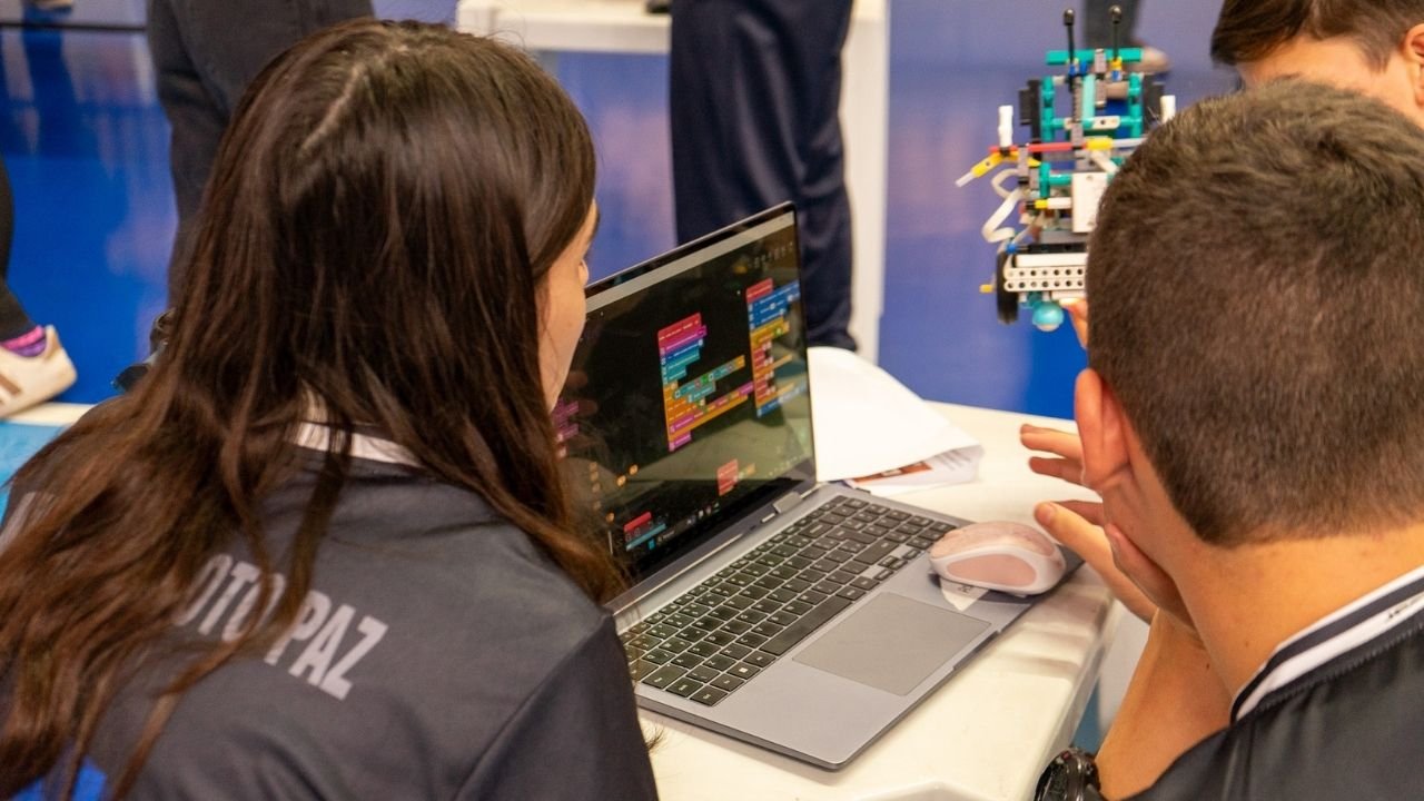 Olimpíada de Robótica,World Robot Olympiad,WRO Brasil,etapa brasileira WRO,estudantes de Santa Catarina,robótica em Santa Catarina,olimpíada de robótica em Joinville,estudantes catarinenses,competição de robótica,educação tecnológica,robótica educacional,Robots Meet Culture,RoboSports,Robomission,Future Innovators,Robomind,estudantes de Itajaí,estudantes de Balneário Camboriú,robótica em Joinville,robótica em Blumenau,tecnologia na educação,campeonato mundial de robótica,Open Américas,robótica escolar