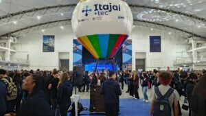Itajaí + Tec,Itajaí tecnologia,tecnologia em Itajaí,estudantes de Itajaí,educação tecnológica em Itajaí,programação em Itajaí,inovação em Itajaí,estudantes tecnologia,tecnologia na educação,profissões do futuro,formação tecnológica,realidade virtual em Itajaí,robótica educacional,programação para estudantes,SENAI Itajaí,Prefeitura de Itajaí,mercado de trabalho e tecnologia,jovens e tecnologia,Hackathon Itajaí,formação de programadores,estudantes da rede municipal,educação em Santa Catarina,inovação tecnológica,qualificação profissional,tecnologia e mercado de trabalho