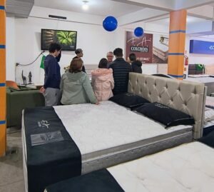 Projeto Jovem Consultor,Senac Itajaí,Sindilojas Itajaí,jovens aprendizes Itajaí,aprendizagem profissional varejo,educação e mercado de trabalho,proposta STEAM educação,consultoria empresarial jovens,qualificação profissional Itajaí,apresentação de projetos Senac,empresas associadas Sindilojas,pitch de soluções empresariais,protagonismo juvenil mercado de trabalho,comércio varejista Santa Catarina,parceria educação empresas Itajaí