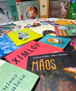 Sopros Literários 6ª edição,literatura infantil Itajaí,programação gratuita escolas públicas,mediação de leitura Itajaí,contação de histórias para crianças,Ativa Rede Educação e Cultura,doação de livros escolas públicas,Fundação Cultural de Itajaí,Circuito Literário Centreventos,Secretaria Municipal de Educação de Itajaí,acervo literário infantil,projeto cultural Santa Catarina,incentivo à leitura infantil,obras de autores catarinenses,ações culturais em escolas,promoção da literatura para crianças,evento cultural gratuito Itajaí