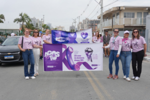 Caminhada Agosto Lilás Balneário Piçarras,campanha contra violência à mulher,rede de proteção à mulher,Ônibus Lilás Balneário Piçarras,Rede Catarina de Proteção à Mulher,Associação Caminhar Juntos,Ligue 180 denúncia,serviços gratuitos mulheres Balneário Piçarras,Agosto Lilás Santa Catarina,conscientização violência doméstica,Maria Juraci Alexandrino secretária,Secretaria de Assistência Social Piçarras,mobilização social mulheres,campanha digital conscientização agosto,direitos das mulheres Santa Catarina