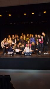 teatro estudantil Balneário Camboriú,Primo Atto Produções,GAFE Primo Atto,Grupo Destaque FEET,11º FEET Indaial,Festival Estudantil de Esquetes Teatrais,FEET 2026,festival de teatro Indaial,Fundação Indaialense de Cultura,teatro estudantil Santa Catarina,curso de teatro Balneário Camboriú,aulas de teatro em Balneário Camboriú,escola de teatro Balneário Camboriú,esquete "Sobre as Coisas que Guardamos",Galpão das Artes Indaial,formação artística para jovens,Festival de Teatro de Indaial,cultura em Balneário Camboriú,jovens atores catarinenses,teatro para jovens em Santa Catarina,PAPO-FEET