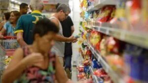 IPCA agosto 2026,inflação agosto 2026,inflação cai em agosto,IPCA recua 0,32%,deflação em agosto,inflação no Brasil,IBGE IPCA,preços dos alimentos,energia elétrica mais barata,Bônus de Itaipu,preço da gasolina,preço do etanol,preço do diesel,inflação setembro 2026,previsão do IPCA,mercado financeiro,economia brasileira,inflação dos alimentos,custo de vida
