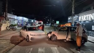 motorista preso em Camboriú,colisão frontal em Camboriú,acidente de trânsito em Camboriú,embriaguez ao volante,motorista embriagado,Polícia Militar de Camboriú,12º Batalhão de Polícia Militar,acidente com vítima,criança ferida em acidente,trânsito em Camboriú,prisão por embriaguez,sinistro de trânsito,bairro Tabuleiro,Rua Guaraparim,segurança pública em Camboriú,acidente em Santa Catarina
