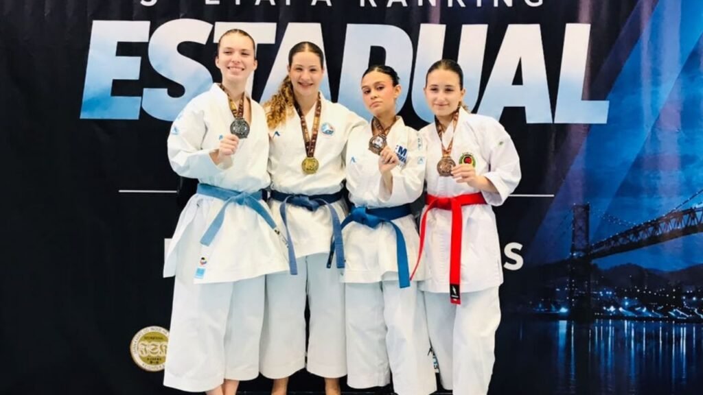 Amanda Schulze karatê,Fundação Municipal de Esportes Balneário Camboriú,Ranking Estadual de Karatê,3ª Etapa Estadual Karatê,karatê Balneário Camboriú,Kevin Figueiredo Franco,Carlos Eduardo Mendes Soares treinador,karatê Florianópolis 2026,pódio karatê Santa Catarina,Divisão A karatê estadual,esporte competitivo Balneário Camboriú,Troféu Durci Nascimento,Estadual da Série B karatê,FME esportes municipais,resultados karatê catarinense
