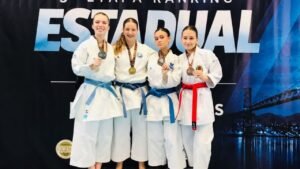 Amanda Schulze karatê,Fundação Municipal de Esportes Balneário Camboriú,Ranking Estadual de Karatê,3ª Etapa Estadual Karatê,karatê Balneário Camboriú,Kevin Figueiredo Franco,Carlos Eduardo Mendes Soares treinador,karatê Florianópolis 2026,pódio karatê Santa Catarina,Divisão A karatê estadual,esporte competitivo Balneário Camboriú,Troféu Durci Nascimento,Estadual da Série B karatê,FME esportes municipais,resultados karatê catarinense
