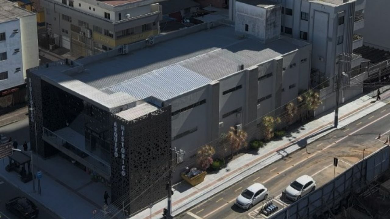 reforma Arquivo Histórico Balneário Camboriú,Fundação Cultural Balneário Camboriú,Biblioteca Machado de Assis,telhado Arquivo Histórico,infiltrações prédio público,Márcio Thomaz diretor cultural,patrimônio histórico Balneário Camboriú,licitação FCBC 2026,reforma prédio público SC,cultura Balneário Camboriú,biblioteca pública municipal,obras públicas Balneário Camboriú,preservação de acervo histórico,manutenção predial cultural,licitação COMPRASGOV