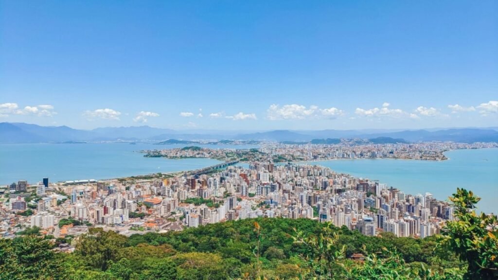 Florianópolis tecnologia,tecnologia em Florianópolis,setor de tecnologia em Florianópolis,PIB de Florianópolis,inovação em Florianópolis,empresas de tecnologia em Florianópolis,startups em Florianópolis,empregos em tecnologia,mercado de tecnologia,tecnologia em Santa Catarina,inovação em Santa Catarina,ACATE,Observatório ACATE,Rede de Inovação de Florianópolis,Grande Florianópolis,faturamento de tecnologia,empresas de TI,economia de Florianópolis,Vale do Silício Brasileiro