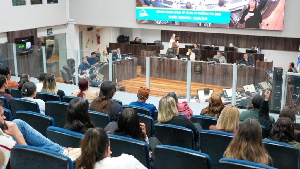 Câmara de Balneário Camboriú,sessão Câmara BC 16 de setembro,projetos aprovados em Balneário Camboriú,Vila Fortaleza Balneário Camboriú,acordo Vila Fortaleza,regularização fundiária Vila Fortaleza,Projeto de Lei Complementar 7/2026,REURB em Balneário Camboriú,jardins neurossensoriais BC,Programa Municipal de Jardins Neurossensoriais,saúde pública em Balneário Camboriú,Empresa Amiga da Saúde Pública,fotógrafos turísticos em Balneário Camboriú,credenciamento de fotógrafos turísticos,projetos da Câmara de BC,vereadores de Balneário Camboriú,legislação municipal BC,turismo em Balneário Camboriú,infraestrutura urbana BC
