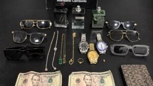 Polícia Militar em Camboriú,objetos furtados em Camboriú,furto em condomínio Camboriú,receptação dolosa Camboriú,relógios Rolex furtados,Rolex Camboriú,objetos recuperados pela PM,Polícia Militar Camboriú,12º Batalhão,Batalhão de Choque,Tático Balneário Camboriú,furto em condomínio,segurança pública Camboriú,ocorrência policial Camboriú,objetos furtados recuperados,relógios furtados,polícia em Santa Catarina,receptação de objetos furtados