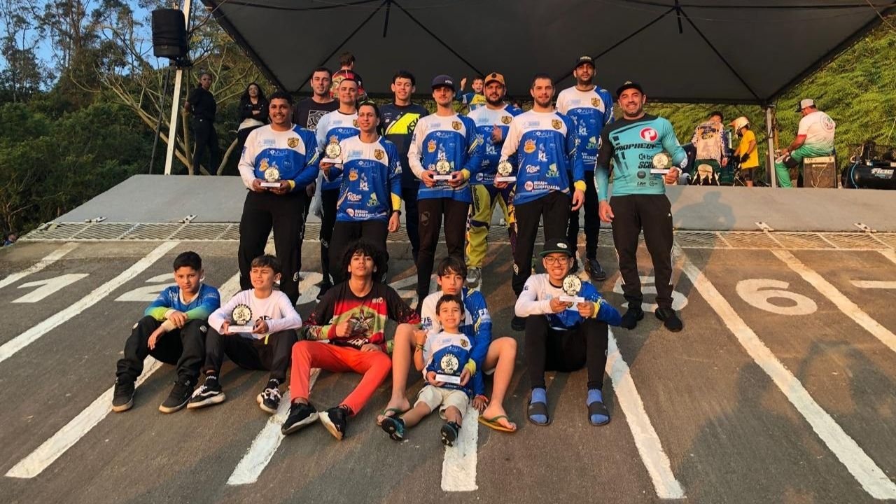 bicicross em Balneário Camboriú,Campeonato Sul Brasileiro de Bicicross,4ª etapa do Sul Brasileiro de Bicicross,atletas de Balneário Camboriú,bicicross Balneário Camboriú,esporte em Balneário Camboriú,Fundação Municipal de Esportes,FME Balneário Camboriú,pódios no bicicross,medalhas no bicicross,Campeonato Catarinense de Bicicross,equipe de bicicross de BC,bicicross em Itajaí,competição de bicicross,atletas de bicicross,resultados bicicross,esporte em Santa Catarina