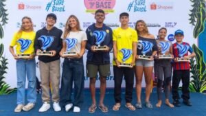 Surf Brasil Base 2026,Surf Brasil Base Navegantes,campeonato brasileiro de surf de base,campeões do surf de base,surf em Navegantes,Praia Central de Navegantes,etapa final Surf Brasil Base,Seleção Brasileira Junior 2027,Seleção Brasileira Junior de surf,classificação Seleção Brasileira Junior,resultados Surf Brasil Base 2026,surf Sub-18 Sub-16 Sub-14 Sub-12,campeonato de surf em Santa Catarina,surfistas catarinenses,Lucas Velasquez surf,Michel Demétrio surf,Felipe Homsi campeão brasileiro,Maeva Guastalla,Carol Bastides tricampeã,Hanna Prado surf,Confederação Brasileira de Surf,CBSurf Navegantes,Federação Catarinense de Surf,ranking das equipes estaduais de surf