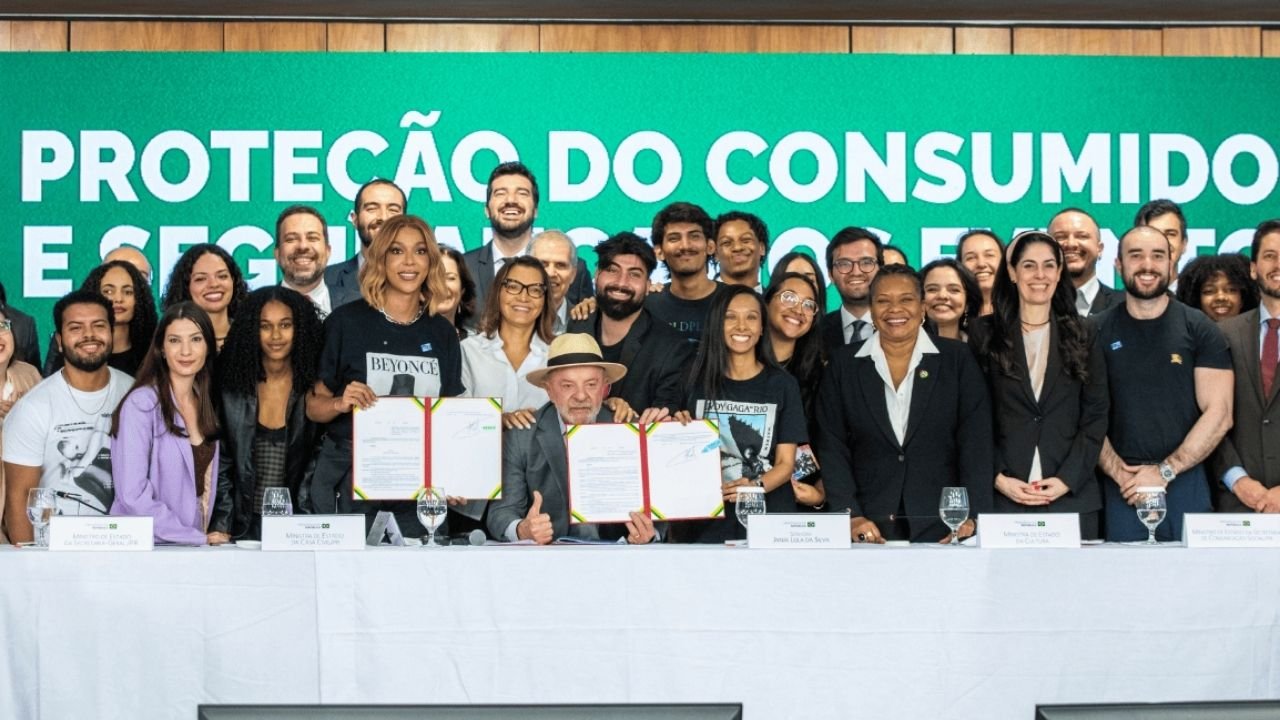 novas regras para venda de ingressos,proteção ao consumidor,venda de ingressos,revenda de ingressos,regras para ingressos,meia-entrada,direito à meia-entrada,compra de ingressos,comercialização de ingressos,revenda de ingressos no Brasil,consumidor em eventos,Código de Defesa do Consumidor,água potável em eventos,água gratuita em eventos,eventos com mais de mil pessoas,grandes eventos no Brasil,direitos do consumidor em shows,regras para shows,taxas de ingressos,filas virtuais para compra de ingressos
