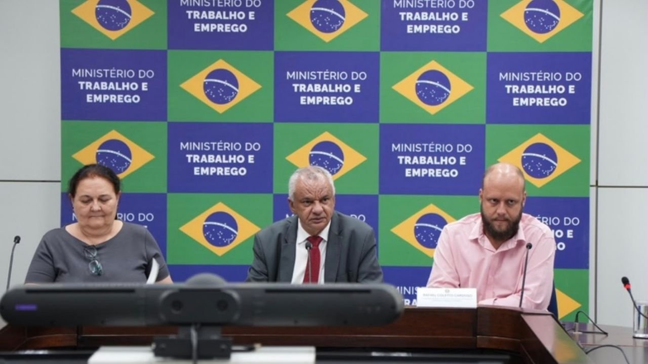 emprego formal,empregos formais em agosto,Novo Caged,mercado de trabalho brasileiro,geração de empregos,empregos em agosto de 2026,vagas de emprego no Brasil,saldo de empregos,trabalho formal no Brasil,empregos formais 2026,Ministério do Trabalho e Emprego,mercado de trabalho,criação de empregos,salário médio de admissão,empregos por setor,empregos em Serviços,empregos na Construção,empregos na Indústria,empregos no Comércio,empregos na Agropecuária,São Paulo empregos,Minas Gerais empregos,Rio de Janeiro empregos
