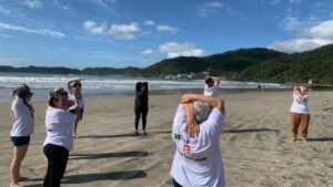 terceira idade em Itajaí,idosos em Itajaí,surf adaptado em Itajaí,Praia da Atalaia,projeto Ondas da Maturidade,Ondas da Maturidade Itajaí,atividades para idosos,atividades da terceira idade,assistência social em Itajaí,CRAS Imaruí,CRAS Promorar,convivência para idosos,surf para terceira idade,inclusão de idosos,Fundo Municipal do Idoso,Secretaria de Assistência Social de Itajaí,atividades para pessoas com 60 anos,esporte adaptado em Itajaí,lazer para idosos
