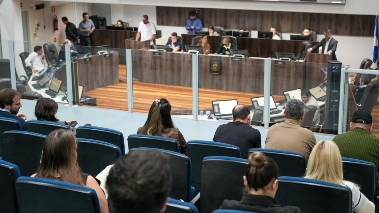 Câmara de Balneário Camboriú,projeto de lei ordinária,crédito adicional suplementar,remanejamento de recursos,orçamento municipal Balneário Camboriú,folha de pagamento servidores municipais,secretaria de Saúde Balneário Camboriú,secretaria de Educação Balneário Camboriú,Poder Executivo municipal,sessão da Câmara Municipal,votação de projetos de lei,Administração Pública Municipal,Resolução da Mesa Diretora,prefeita sanção veto,política municipal Santa Catarina,orçamento público Balneário Camboriú,PLO 173/2026