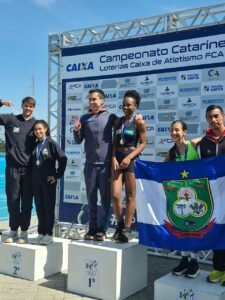 atletismo Balneário Camboriú,Campeonato Estadual Caixa de Atletismo,atletismo Sub-16 Santa Catarina,Fundação Municipal de Esportes,medalhas atletismo Chapecó,Kauani Natyeli Rodriguês de Oliveira,Enzo Santos da Silva salto com vara,João Moniz Mello treinador FME,Complexo Esportivo do Verdão,atletismo estadual setembro 2026,esporte de base Balneário Camboriú,categorias sub-16 atletismo,resultados atletismo catarinense,competição de atletismo SC,jovens atletas Balneário Camboriú