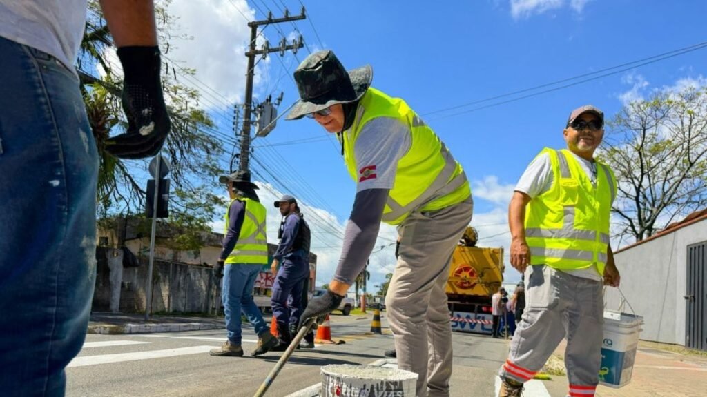 força-tarefa em Navegantes,zeladoria urbana em Navegantes,melhorias viárias em Navegantes,limpeza urbana em Navegantes,manutenção de ruas em Navegantes,Prefeitura de Navegantes,infraestrutura nos bairros de Navegantes,serviços públicos em Navegantes,São Domingos Navegantes,Machados Navegantes,Volta Grande Navegantes,Rua Prefeito Manoel Evaldo Müller,Secretaria de Infraestrutura de Navegantes,Sasan Navegantes,Navetran Navegantes,desobstrução de tubulações com hidrojato,limpeza de bocas de lobo,recolhimento de entulhos,manutenção da sinalização de trânsito