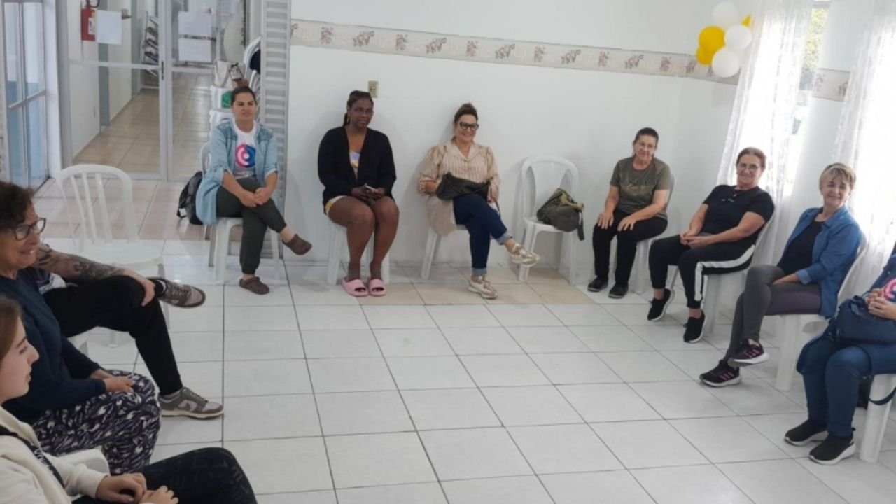 saúde da mulher em Itajaí,exercícios para assoalho pélvico,grupo de saúde feminina,Entre Elas Itajaí,UBS São Judas,Secretaria de Saúde de Itajaí,exercícios para gestantes,fortalecimento do assoalho pélvico,prevenção de incontinência urinária,consciência corporal feminina,mobilidade pélvica,saúde pélvica feminina,atividades para gestantes em Itajaí,Centro de Convivência do Idoso,Univali,prevenção em saúde da mulher,qualidade de vida feminina,autocuidado feminino