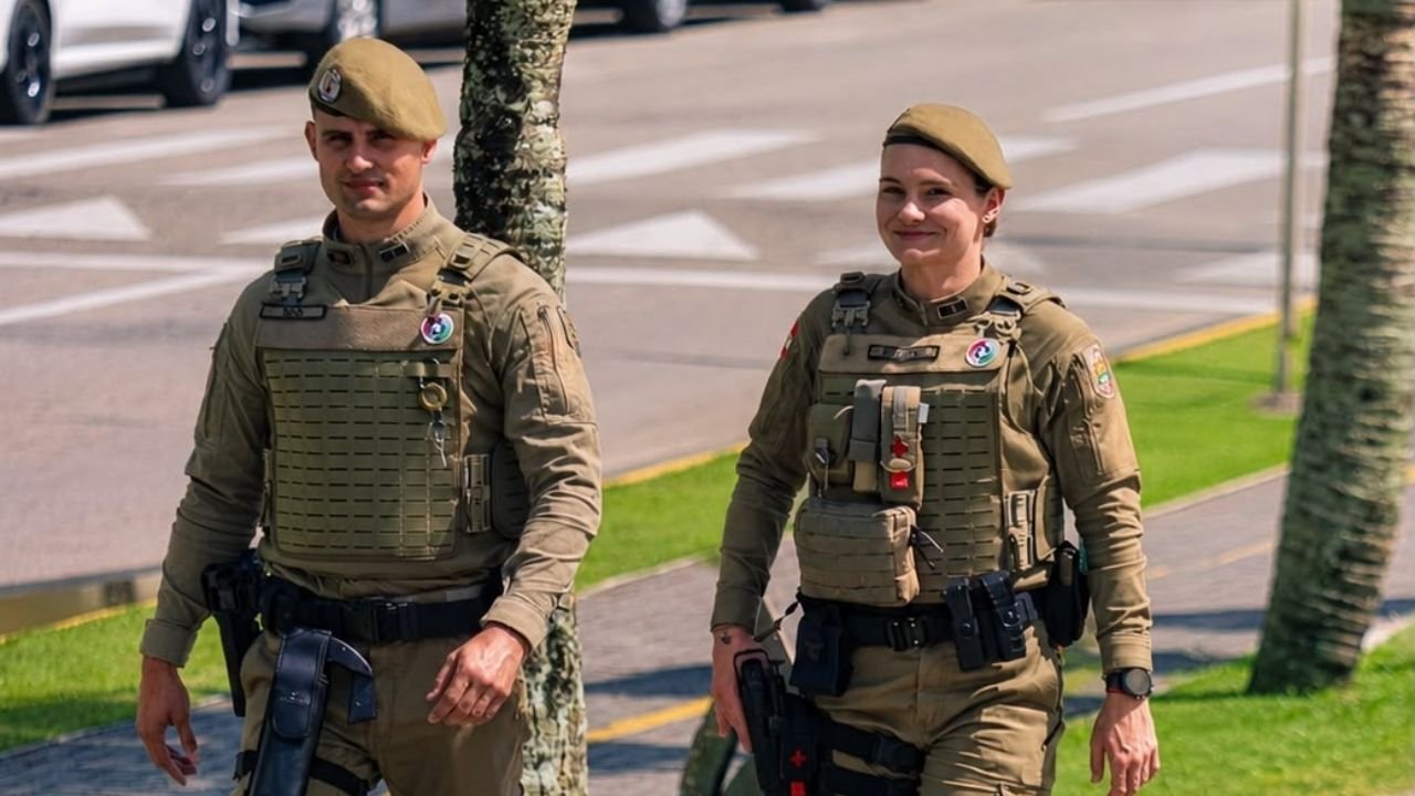 policiais militares temporários em Itapema,policiamento em Itapema,Polícia Militar de Itapema,31º Batalhão de Polícia Militar,31º BPM,segurança pública em Itapema,policiamento ostensivo,patrulhamento preventivo,prevenção à criminalidade,visitas a estabelecimentos comerciais,segurança para comerciantes,ações preventivas da Polícia Militar,reforço policial em Itapema,presença policial nas ruas,policiamento comunitário,segurança no Litoral Norte de Santa Catarina,prevenção de crimes