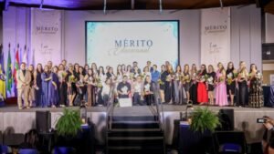 Mérito Educacional 2026,Prêmio Mérito Educacional Itajaí,educação em Itajaí,premiação de professores em Itajaí,escolas municipais de Itajaí,Secretaria de Educação de Itajaí,incentivo à leitura,projetos pedagógicos de leitura,Ler é para todos,profissionais da educação,rede municipal de ensino,vencedores do Mérito Educacional 2026,Educação Especial em Itajaí,Unidade Escolar Destaque em Leitura,valorização dos professores,premiação educacional em Santa Catarina,projetos de leitura nas escolas,educação infantil em Itajaí,Ensino Fundamental em Itajaí,Univali,práticas pedagógicas