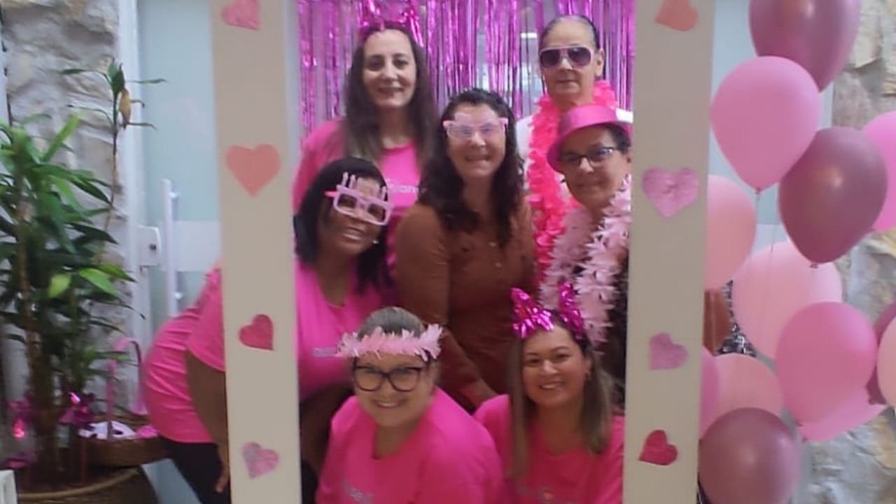 Outubro Rosa em Itajaí,Associação Madre Teresa,Outubro Rosa 2026,ações Outubro Rosa,câncer de mama em Itajaí,prevenção ao câncer de mama,acolhimento de pacientes oncológicos,autoestima durante tratamento,pacientes com câncer,saúde da mulher em Itajaí,programação Outubro Rosa,Unacon Hospital Marieta,turismo de saúde,Associação Amar Cura,Rede Feminina de Combate ao Câncer de Itajaí,autocuidado para pacientes oncológicos,apoio a pacientes com câncer,tratamento oncológico em Itajaí,saúde em Santa Catarina