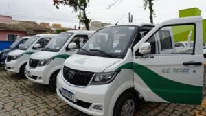 Prefeitura de Balneário Piçarras,Secretaria de Obras,equipamentos para obras,locação de equipamentos,infraestrutura de Balneário Piçarras,serviços públicos,manutenção urbana,obras públicas,equipe de pintura,abastecimento de veículos,esgoto e drenagem,drenagem urbana,saneamento,investimento em infraestrutura,equipamentos para obras públicas,serviços de manutenção,Governo Municipal