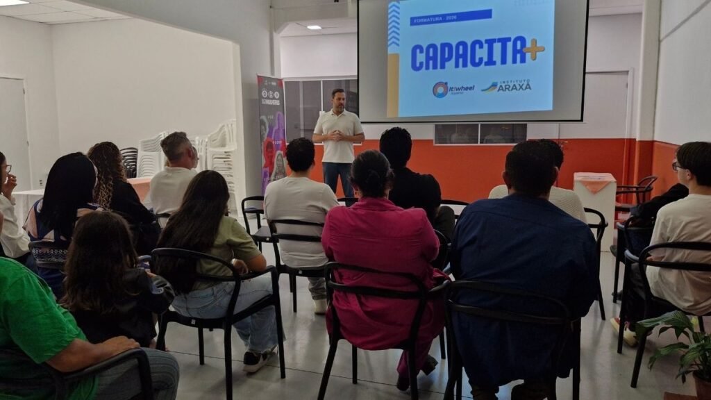 Instituto Araxá,It! Wheel Itapema,Capacita+ Itapema,cursos profissionalizantes em Itapema,qualificação profissional em Itapema,formação em Atendimento ao Cliente,curso de Gestão,curso de Recursos Humanos,capacitação para o mercado de trabalho,parceria Instituto Araxá e It! Wheel,feirão de empregos em Itapema,geração de empregos em Itapema,oportunidades de trabalho,roda-gigante de Itapema,inauguração It! Wheel,desenvolvimento econômico regional,capacitação profissional gratuita,formação para empregabilidade,turismo em Itapema