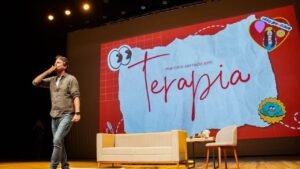 Marcelo Serrado em Joinville,Marcelo Serrado Terapia,espetáculo Terapia Joinville,Terapia Marcelo Serrado ingressos,teatro em Joinville,Teatro da Liga Joinville,Diversão e Arte ArcelorMittal 2026,ArcelorMittal Joinville projeto cultural,espetáculo com entrada solidária,ingresso solidário Sympla,show de humor em Joinville,monólogo de humor,o que fazer em Joinville em outubro,eventos em Joinville 24 de outubro,teatro em Santa Catarina,Marcelo Serrado Santa Catarina,Guilherme Rocha e Fernando Ceylão,Instituto Dona Anna Joinville,Associação Beneficente Renascer,peça de teatro com Marcelo Serrado