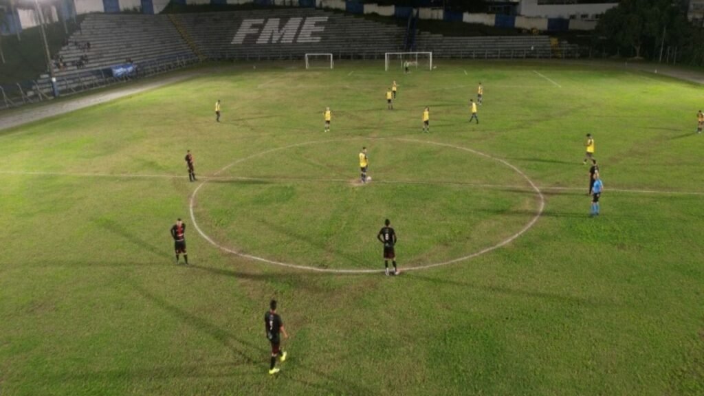 Campeonato Municipal de Futebol Amador Série A,futebol amador em Balneário Camboriú,campeonato municipal de futebol,jogos de futebol nesta sexta-feira,4ª rodada do Grupo B,futebol em Balneário Camboriú,esporte em Balneário Camboriú,Fundação Municipal de Esportes,FME Balneário Camboriú,partidas do futebol amador,Floresta Dallas FC,Atlético Município,EC Amprojic,Borussia BC,Barra Sul Amador,Real Municípios FC,tabela do campeonato municipal,artilharia do futebol amador,equipes de futebol de Balneário Camboriú