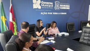 reunião de gestores de convênios da Amfri,captação de recursos públicos municipais,Balneário Camboriú gestão pública,Colegiado de Gestores Municipais de Convênios,CGMC Amfri,convênios estaduais e federais,emendas parlamentares municipais,gestão de convênios públicos,municípios da Amfri,Associação dos Municípios da Região da Foz do Rio Itajaí,prestação de contas municipais,governança pública,transparência na administração pública,desburocratização de processos,investimentos públicos regionais,integração entre municípios catarinenses,softwares de gestão de convênios,administração pública em Santa Catarina,controle de recursos públicos,cooperação entre municípios