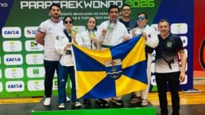 Itajaí no Campeonato Brasileiro de Parataekwondo,medalhas no parataekwondo,atletas de Itajaí,Campeonato Brasileiro de Parataekwondo 2026,parataekwondo em Santa Catarina,Gerson Almeida,Sophia Akiyoshi Tsuge,Fernanda da Rosa,Fábio Tiburtino,Grão-Mestre Lenoir de Oliveira,medalha de ouro no parataekwondo,medalha de prata no parataekwondo,medalha de bronze no parataekwondo,esporte paralímpico brasileiro,Centro Paralímpico Brasileiro,categoria Juvenil P34,categoria Cadete P23,categoria P21
