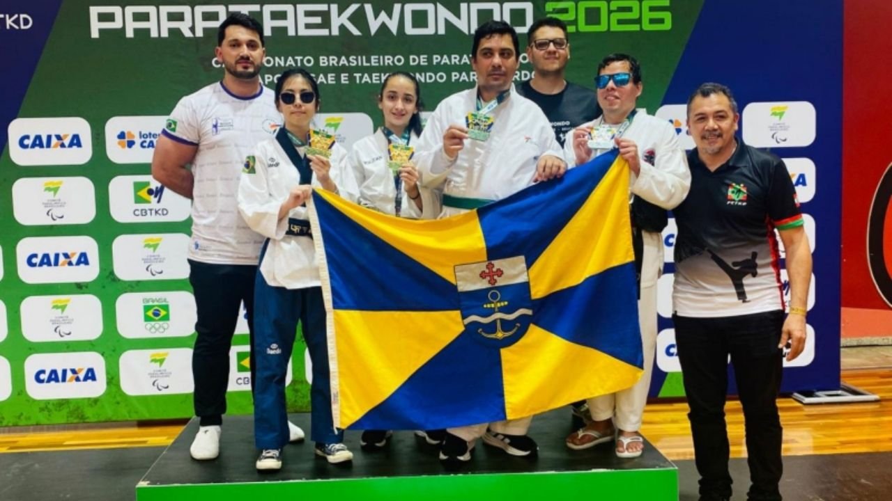 Itajaí no Campeonato Brasileiro de Parataekwondo,medalhas no parataekwondo,atletas de Itajaí,Campeonato Brasileiro de Parataekwondo 2026,parataekwondo em Santa Catarina,Gerson Almeida,Sophia Akiyoshi Tsuge,Fernanda da Rosa,Fábio Tiburtino,Grão-Mestre Lenoir de Oliveira,medalha de ouro no parataekwondo,medalha de prata no parataekwondo,medalha de bronze no parataekwondo,esporte paralímpico brasileiro,Centro Paralímpico Brasileiro,categoria Juvenil P34,categoria Cadete P23,categoria P21