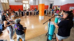 Roda de Timbau Floripa,Roda de Timbau Florianópolis,oficina de timbau gratuita,evento cultural em Florianópolis,eventos em Florianópolis outubro 2026,música em Florianópolis,percussão baiana,Lenynha Oliveira,oficina de percussão,cultura afro-brasileira,blocos afro de Salvador,ritmos da Bahia,oficina musical gratuita,atividades culturais em Florianópolis,música afro-brasileira em Santa Catarina,formação musical,percussão para mulheres,Projeto TEA Tapera,agenda cultural Florianópolis,eventos gratuitos em Santa Catarina