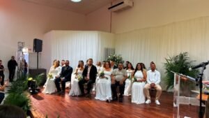 casamento comunitário em Porto Belo,Porto Belo SC,casamento comunitário 2026,12 casais oficializam união,cerimônia de casamento comunitário,Prefeitura de Porto Belo,Governo de Porto Belo,Secretaria de Assistência Social,casamento coletivo em Porto Belo,evento social em Porto Belo,oficialização de uniões,valorização das famílias,ações de assistência social,casamento comunitário em Santa Catarina,Palco das Artes Porto Belo,cerimônia para casais,políticas públicas para famílias,eventos em Porto Belo,celebração de casamentos