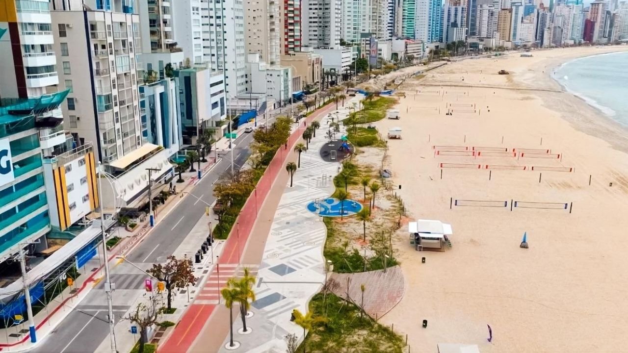 reurbanização da Praia Central,Balneário Camboriú SC,gestão ambiental em Balneário Camboriú,obras na Praia Central,reunião pública em Balneário Camboriú,ações ambientais da Praia Central,licenciamento ambiental em Santa Catarina,Plano Básico Ambiental,Programa de Comunicação Social,Secretaria do Meio Ambiente e Sustentabilidade,Semam Balneário Camboriú,Instituto do Meio Ambiente de Santa Catarina,IMA SC,segurança do trabalho em obras,educação ambiental em Balneário Camboriú,transparência nas obras públicas,monitoramento de impactos ambientais,sustentabilidade em obras públicas,reuniões trimestrais de gestão ambiental,reurbanização da orla de Balneário Camboriú