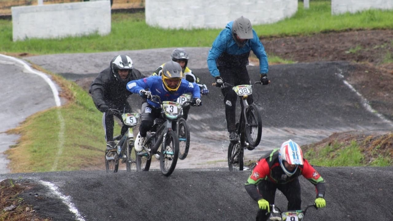 BMX em Balneário Camboriú,atletas de BMX de Balneário Camboriú,Campeonato Catarinense de BMX,5ª etapa do Catarinense de BMX,resultados do BMX em Lages,BMX em Santa Catarina,Fundação Municipal de Esportes de Balneário Camboriú,FME Balneário Camboriú,Anthony Barros BMX,Pietro Pasquale BMX,Everson Marques BMX,Edipo Galdino Bonapaz,bicicross catarinense,campeonato estadual de bicicross,ciclismo em Balneário Camboriú,pódios no BMX,BMX Racing,competição de BMX em Lages,ranking estadual de BMX,esporte de base em Santa Catarina,atletas catarinenses de BMX