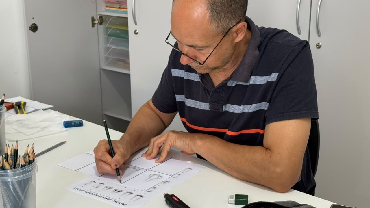 oficina gratuita de desenho em Itapema,oficina de desenho para idosos,atividades gratuitas para idosos em Itapema,desenho de observação para terceira idade,oficina para pessoas com 60 anos ou mais,atividades para idosos em Santa Catarina,Secretaria de Políticas à Pessoa Idosa de Itapema,Centro de Convivência do Idoso Meia Praia,CCI de Itapema,envelhecimento saudável,envelhecimento ativo,criatividade na terceira idade,benefícios do desenho para idosos,socialização de idosos,bem-estar da pessoa idosa,aulas de desenho gratuitas,oficina de arte para idosos,atividades para a população 60+,coordenação motora na terceira idade,lazer para idosos em Itapema