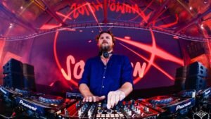 música eletrônica em Curitiba,Solomun em Curitiba,Vintage Culture em Curitiba,Solomun e Vintage Culture,festa na Pedreira Paulo Leminski,evento de música eletrônica em Curitiba,shows em Curitiba em outubro de 2026,festa eletrônica em Curitiba,ingressos Solomun Curitiba,ingressos Vintage Culture Curitiba,festa ao pôr do sol,day parties no Brasil,festa eletrônica durante o dia,evento na Pedreira Paulo Leminski,programação de eventos em Curitiba,entretenimento em Curitiba,Halloween em Curitiba 2026,música eletrônica ao ar livre,sunset eletrônico,DJs internacionais no Brasil,festas eletrônicas em outubro