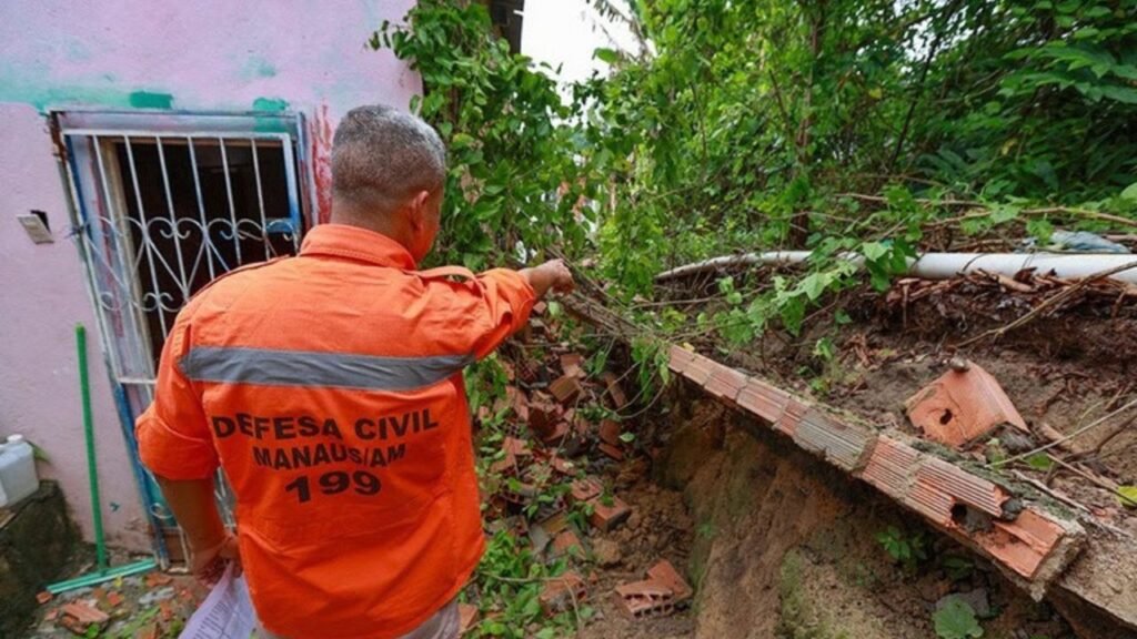 Governo Federal libera recursos,R$ 13,6 milhões para Defesa Civil,recursos para cidades afetadas por desastres,verba para recuperação de municípios,repasse federal para Defesa Civil,Defesa Civil Nacional,recursos para situação de emergência,cidades em calamidade pública,recursos federais para municípios,investimentos em recuperação de cidades,recursos para o Amazonas,verba para o Rio Grande do Sul,Defesa Civil no Amazonas,Defesa Civil no Rio Grande do Sul,Ministério da Integração e do Desenvolvimento Regional,MIDR,Sistema Integrado de Informações sobre Desastres,S2iD,como solicitar recursos da Defesa Civil,capacitação de agentes de Defesa Civil