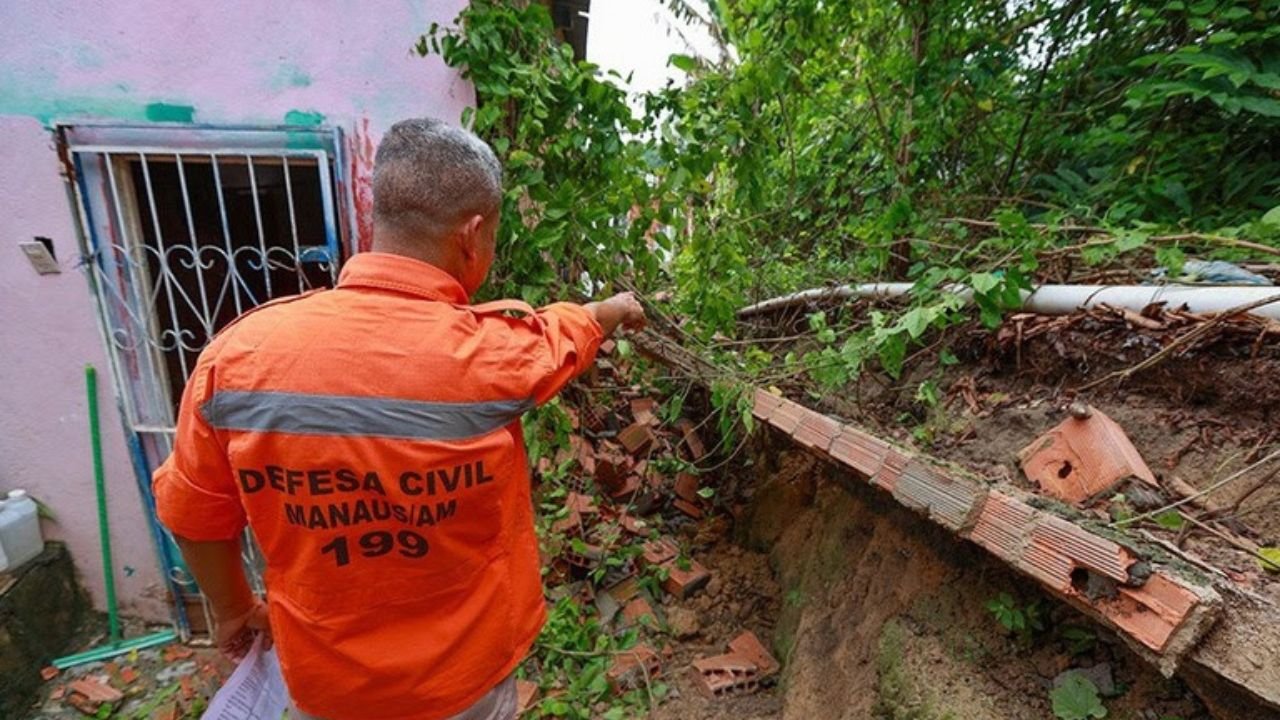 Governo Federal libera recursos,R$ 13,6 milhões para Defesa Civil,recursos para cidades afetadas por desastres,verba para recuperação de municípios,repasse federal para Defesa Civil,Defesa Civil Nacional,recursos para situação de emergência,cidades em calamidade pública,recursos federais para municípios,investimentos em recuperação de cidades,recursos para o Amazonas,verba para o Rio Grande do Sul,Defesa Civil no Amazonas,Defesa Civil no Rio Grande do Sul,Ministério da Integração e do Desenvolvimento Regional,MIDR,Sistema Integrado de Informações sobre Desastres,S2iD,como solicitar recursos da Defesa Civil,capacitação de agentes de Defesa Civil