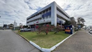 serviços municipais de Itajaí,feriado de Finados em Itajaí,funcionamento dos serviços públicos Itajaí,horários dos serviços municipais,feriado 2 de novembro 2026,ponto facultativo Dia do Servidor Público,escolas municipais de Itajaí,unidades de saúde Itajaí,funcionamento das UPAs,Samu Itajaí 24 horas,transporte público Itajaí,horários de ônibus no feriado,coleta de lixo Itajaí,Secretaria de Obras Itajaí,atendimento municipal no feriado,calendário de feriados Itajaí,serviços essenciais em Itajaí