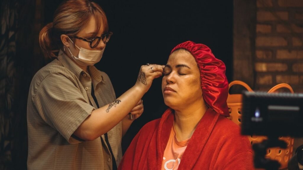 formação para atores em Itajaí,curso gratuito de audiovisual,oficina para atores e atrizes,mercado audiovisual,mentoria artística,Daniel Pereira,Bruno Golembiewski,Pedro Bughay Aceti,Sabrina Vianna,Artes da Cena Centro de Formação,gravação de cenas,produção fotográfica,interpretação para câmera,distribuição de curtas-metragens,festivais de cinema,carreira no audiovisual,oficina de cinema em Itajaí,atividades culturais gratuitas,formação artística em Santa Catarina,Casa da Cultura Dide Brandão,Estúdio Bend,Proarte,Lei Municipal de Incentivo à Cultura,inscrições para atores