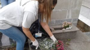 prevenção à dengue em Itajaí,dengue em Itajaí,prevenção à dengue nos cemitérios,cuidados nos cemitérios antes de Finados,Dia de Finados 2026,mosquito Aedes aegypti,combate à dengue em Itajaí,Secretaria Municipal de Saúde de Itajaí,Programa de Controle da Dengue,criadouros do mosquito da dengue,água parada nos cemitérios,flores artificiais e dengue,prevenção à dengue em Santa Catarina,cemitérios da Fazenda Espinheiros e Itaipava,mutirão contra a dengue em Itajaí,agentes de combate às endemias,monitoramento do mosquito da dengue,medidas preventivas contra a dengue,saúde pública em Itajaí,cuidados ao visitar cemitérios